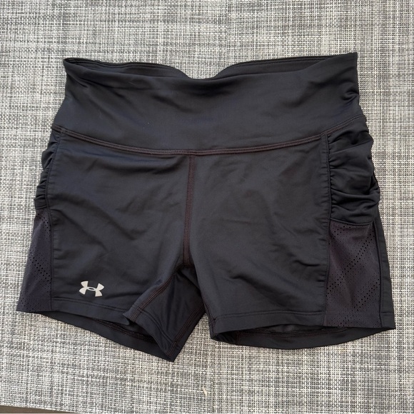 Under Armour Womens Black Athletic Biker Shorts Size XS/Small - Picture 1 of 3